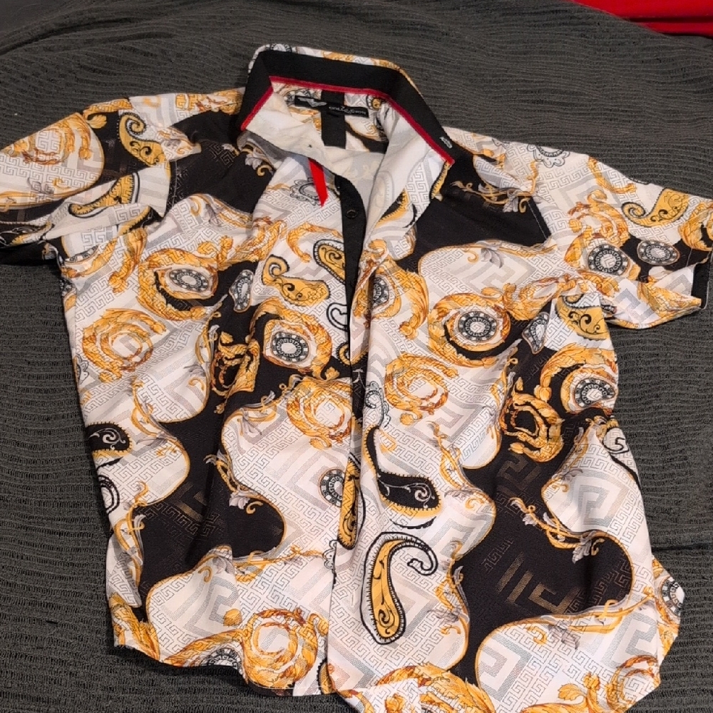 Men's Black and Gold Patterned Shirt Size M